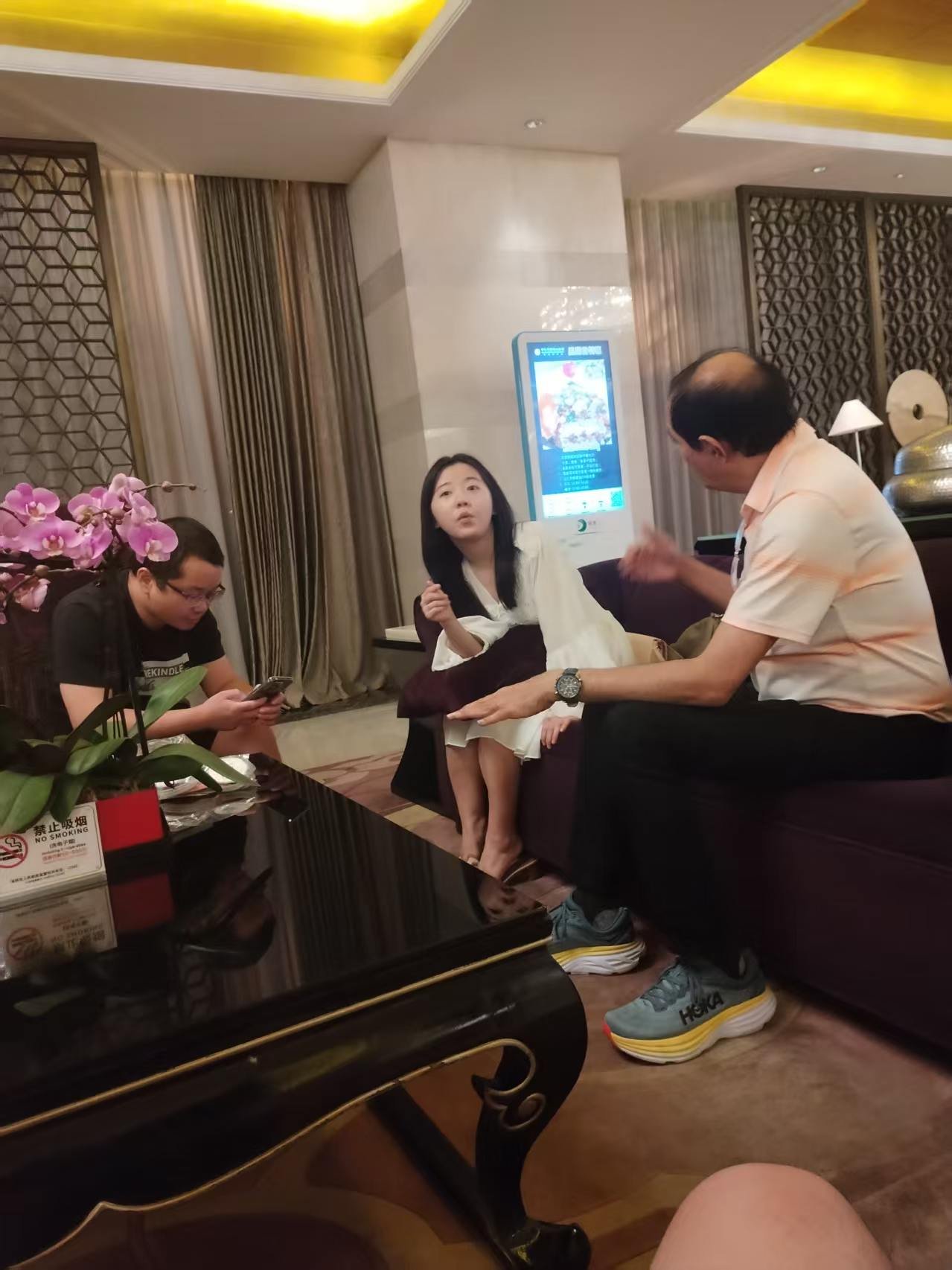 USA vape OEM meeting hotel negotiation China supplier Spain