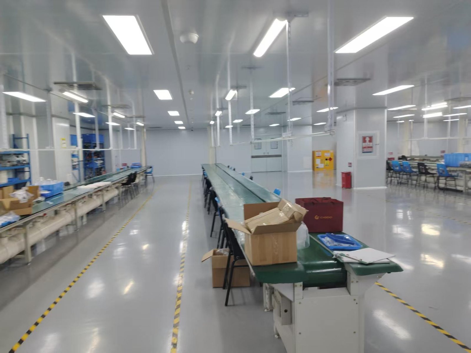 VEEGO factory production workshop for disposable vape assembly